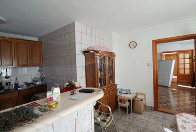 Casă individuală cu 6 camere cu Canalizare în Zvoriștea - 53