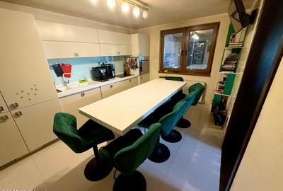 Casă cu 10 camere cu Teren 1081 Mp în Mogoșoaia - 1