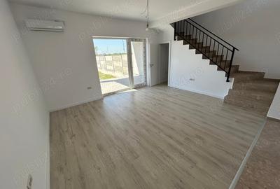 Casă cu 4 camere cu Teren 283 Mp în Moșnița Veche - 1