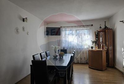 Casă cu 5 camere cu Garaj în George Enescu - 3