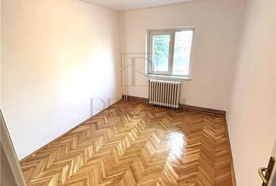 Apartament cu 3 camere decomandat în Lunei - 3