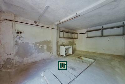Apartament cu potential cu 2 camere la curte comuna in Centru - 12