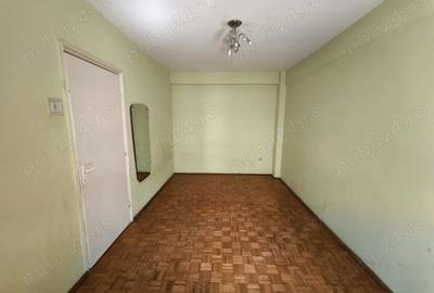 Vand apartament 2 camere ultracentral in zona Patria - 6