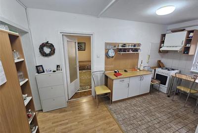 Apartament cu 3 camere decomandat în Micro II - 13