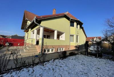 Casă cu 4 camere cu Teren 870 Mp în Central - 1