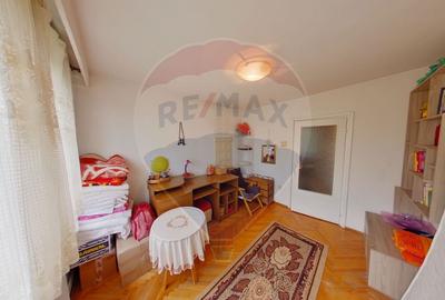 Apartament cu 3 camere de vanzare Str. 1 Mai - 4