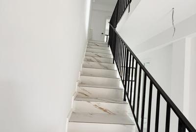 Casă cu 4 camere cu Teren 200 Mp în Central - 1
