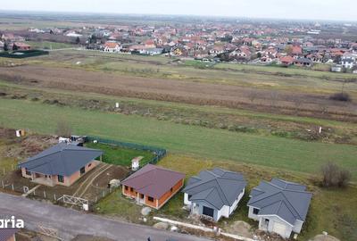 Casă cu 4 camere cu Teren 485 Mp în Vetiș