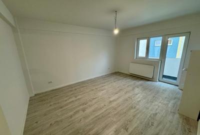 Apartament cu 2 camere decomandat în Baza 3 - 4