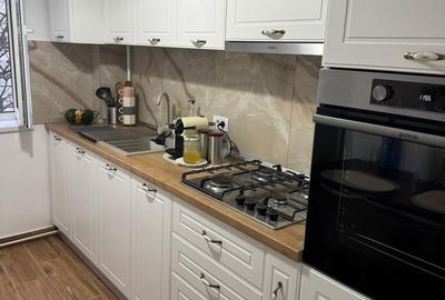 Apartament cu 3 camere decomandat în Tătărași