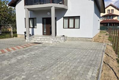 Casă cu 4 camere cu Teren 500 Mp în Central - 11