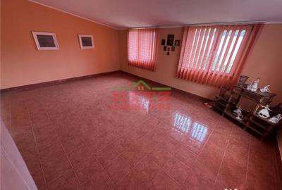 Casă cu 7 camere cu Teren 938 Mp în Orașul de Jos - 13