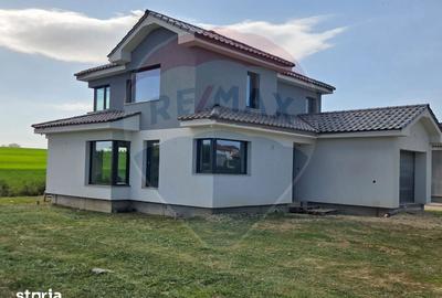 Casă cu 5 camere cu Teren 570 Mp în Sânmartin - 3