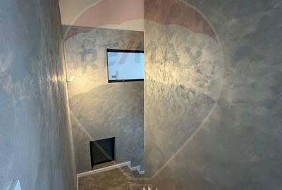 Casă cu 6 camere cu Teren 7661 Mp în Măneciu - 16