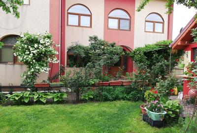 Casă cu 8 camere cu Teren 500 Mp în Central