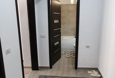 Ofer spre inchiriere garsoniera spatioasa linga intrarea de le Politehnica. - 2