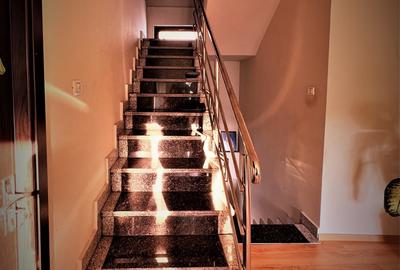 Casă cu Teren 500 Mp în 1 Decembrie - 3