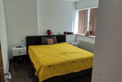 Apartament cu 3 camere semidecomandat în Central - 1