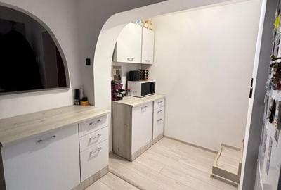 Apartament cu 2 camere decomandat, mobilat în Central