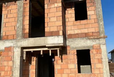 Casă cu 4 camere cu Teren 250 Mp în Tărlungeni