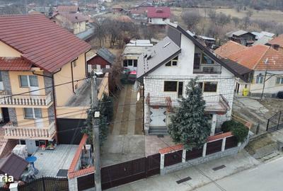 Casă cu 4 camere cu Teren 200 Mp în Central - 4