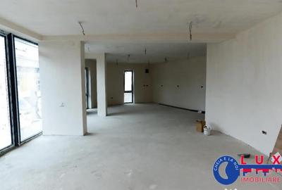 Spațiu comercial, de 69 mp, în Central - 8