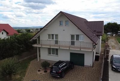 Casă cu 4 camere în Dumbrăveni