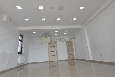 Spațiu comercial, de 51 mp, în Central - 3