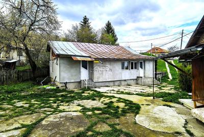 Casă individuală cu 4 camere în Podul Vadului
