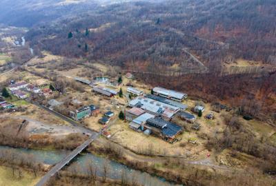 Teren ?i spa?ii industriale, com. Negreni, sat Bucea, jud. - 12