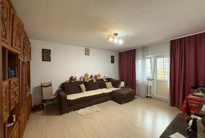 Apartament -3 camere -decomandat-Zona 13 Septembrie