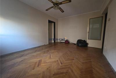 Apartament cu 3 camere semidecomandat în Micro 16 - 2