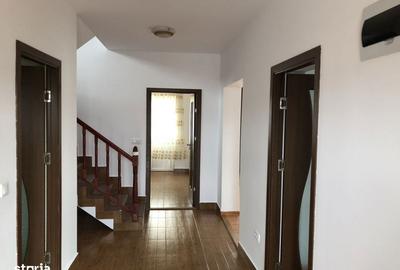 Casă cu 5 camere cu Canalizare în Șelimbăr