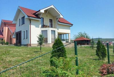 Casă cu 4 camere în Livezeni - 1