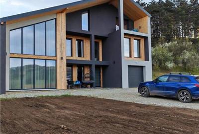 Casă cu 4 camere cu Teren 1150 Mp în Hărman
