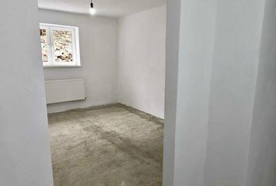 Apartament cu 3 camere decomandat în Petros - 4
