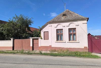 Casă cu 4 camere în Aita Mare