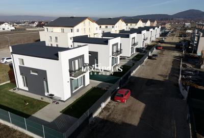 Casă individuală cu 4 camere cu Canalizare în Sânpetru - 1