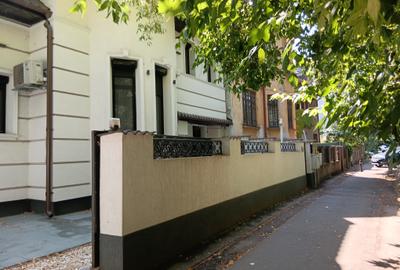 Casă individuală cu 6 camere cu Teren 250 Mp în Arcul de Triumf - 1