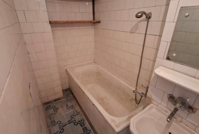 Apartament cu 2 camere decomandat, etaj 3/8, zona Dacia - 10