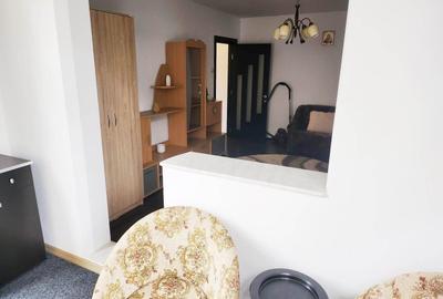 Apartament cu 3 camere decomandat în Tractorul - 16