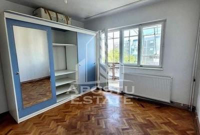 Apartament cu 3 camere decomandat în Aradul Nou
