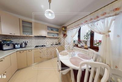 Apartament cu 3 camere în Central - 11