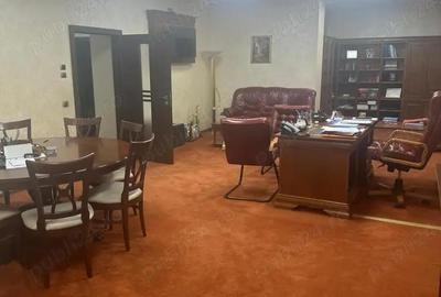 Spațiu comercial, de 530 mp, în Central - 6
