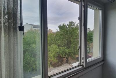 Apartament cu 2 camere decomandat în Eroii Revoluției