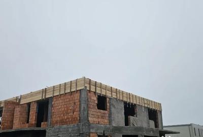 Casă cu 5 camere cu Teren 250 Mp în Km 4 - 3