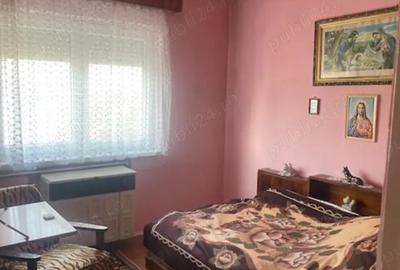 Vand apartament , 2 camere , semidecomandat , etaj 4 , str. Castanilor nr.5 C, Micro 1 - 9