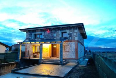 Casa deosebita, 4 camere, 760 mp teren, zona Ciugud - Alba
