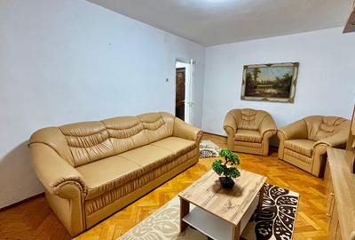 Apartament cu 3 camere decomandat, mobilat în B-dul București