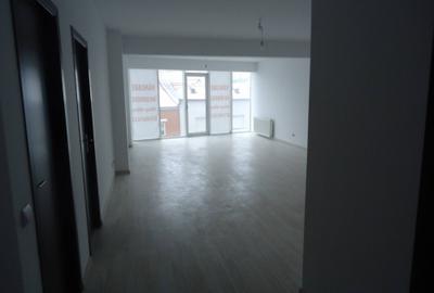 Apartament cu 3 camere decomandat în Central - 3